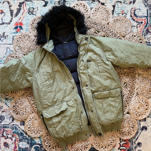 DC Snowboard Jacket, Faux Fur Hood, Green, XL - Picture 13 of 15